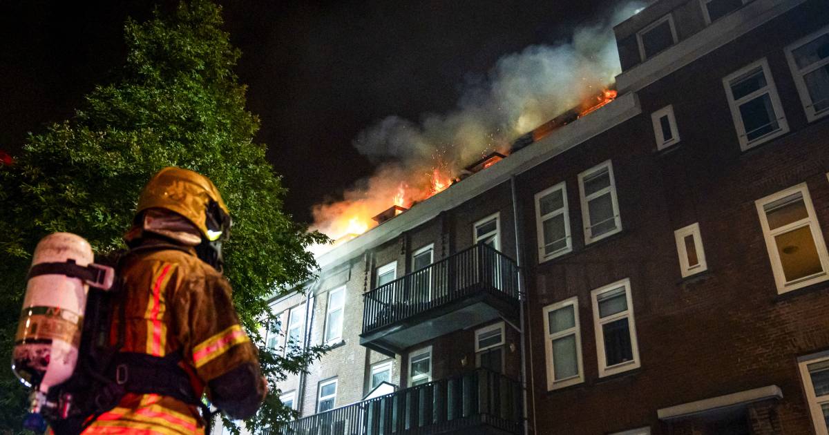 Drie mannen aangehouden voor explosie en grote woningbrand in Rotterdam-West