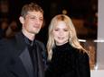 Virginie Efira et son compagnon Niels Schneider à Paris, le 24 février 2023.