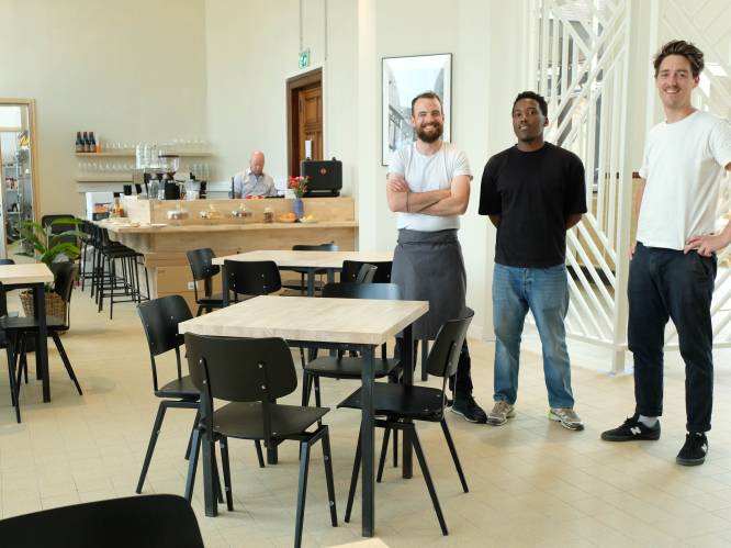 NET OPEN. Franklin (29) en Mattias (34) openen Café Normal in vroegere Normaalschool: “Ontdek iedere week iets nieuws op onze kaart”
