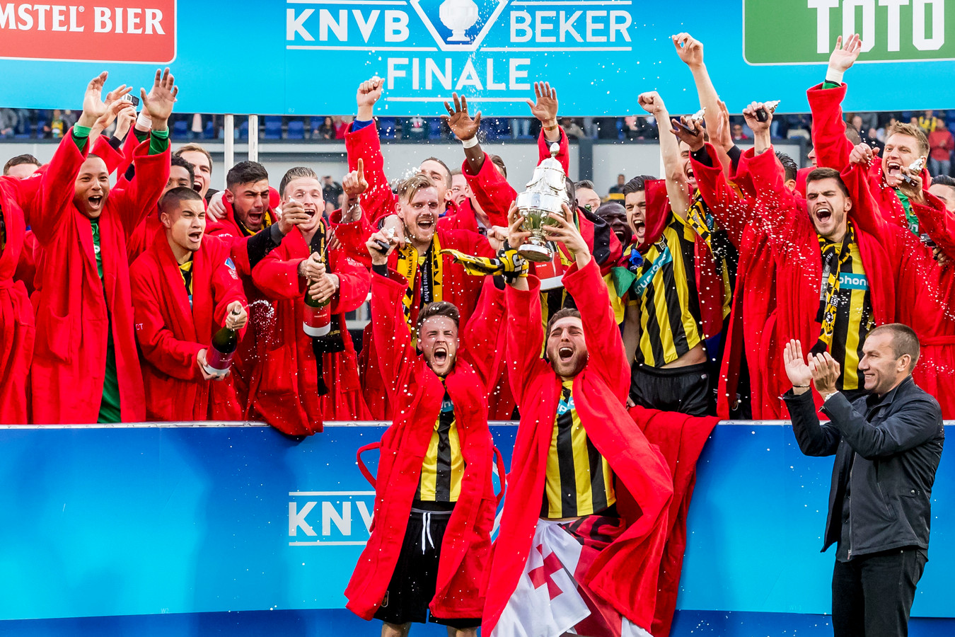 renderen schouder Plak opnieuw Vitesse winnaar Arnhemse Sport-Ster 2017 | Foto | gelderlander.nl