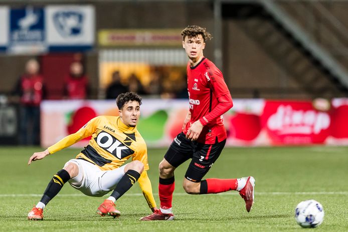 Yassine Azzagari werd gisteren in de rust gewisseld.