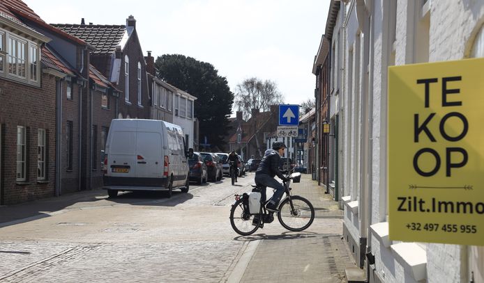 In de Prinsestraat staat een huis te koop. Verder is er weinig aanbod in Cadzand-Dorp.