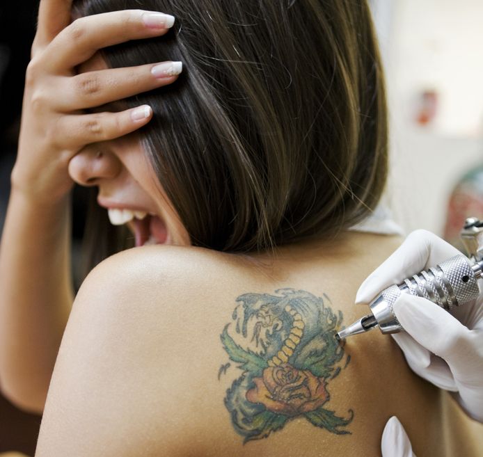 Hoe Voelt Het Om Een Tattoo Te Laten Zetten? Ontdek De Sensaties Van Inkt Op Je Huid Top