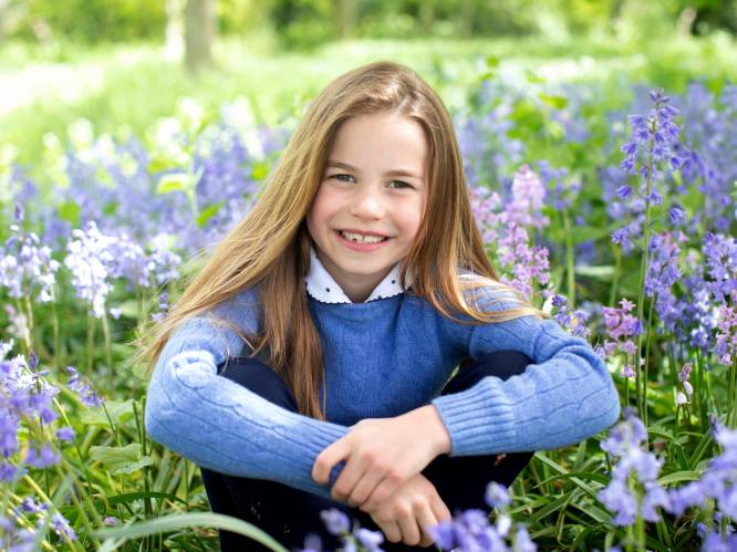 Prins William en Kate delen nieuwe, zelfgemaakte foto's van jarige prinses Charlotte