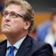 Ai... Henk Krol feliciteert alwéér een overleden Facebook-vriend