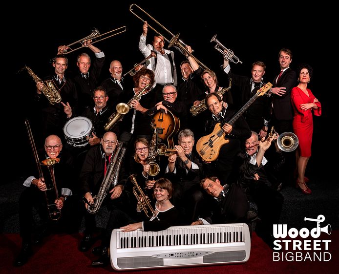 De Haagse Woodstreet Big Band, opgericht in het jaar dat Barry Hay de tekst voor wereldhit Radar Love schreef, heeft als eerbetoon aan Golden Earring een clip van het nummer opgenomen. Met saxofonist Laura Wijninga in het midden op de tweede rij van onder.