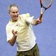 Paul Haarhuis klopt John McEnroe voor derde plaats Legends Cup