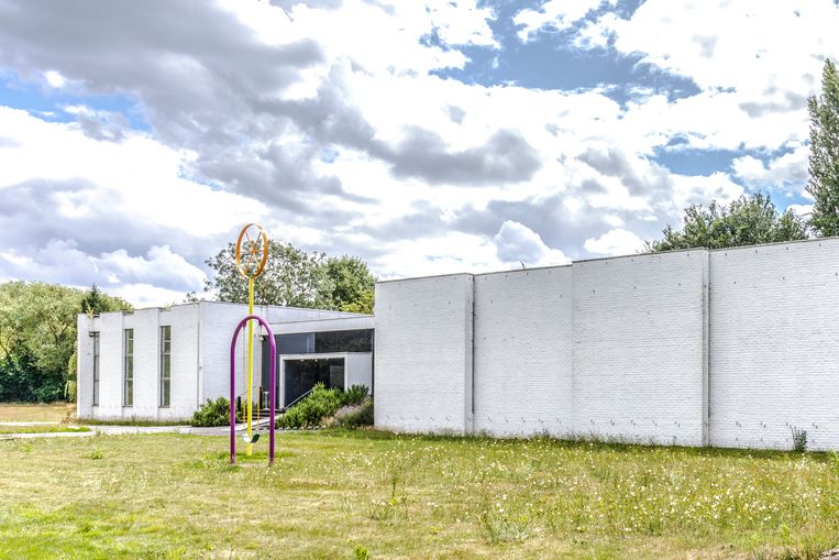 Het Museum Dhondt-Dhaenens, een van de locaties voor de Biënnale van de Schilderkunst. Beeld Rik Vannevel