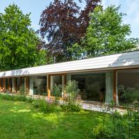 Vier seizoenen in één huis: binnenkijken in een sixtiesbungalow