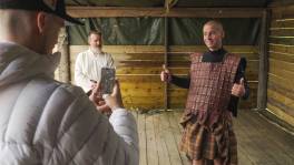 Sam Gooris schittert in origineel filmkostuum van Mel Gibson