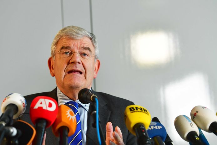 Burgemeester Jan van Zanen geeft met de politie en het Openbaar Ministerie (OM) een toelichting op de schietpartij in de stad.