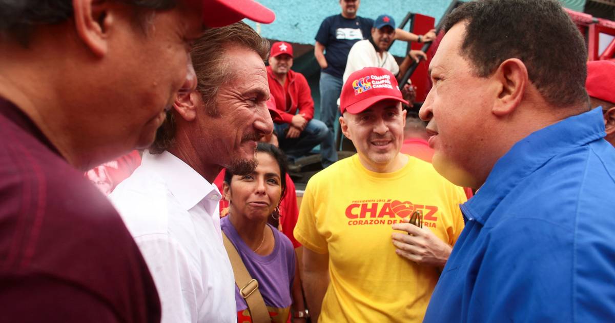 Acteur Sean Penn met Hugo Chavez op verkiezingspad Buitenland AD.nl