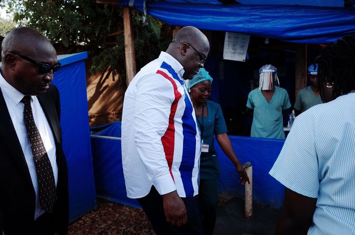 De Congolese president Felix Tshisekedi komt toe in een behandelingscentrum voor ebola in Beni.