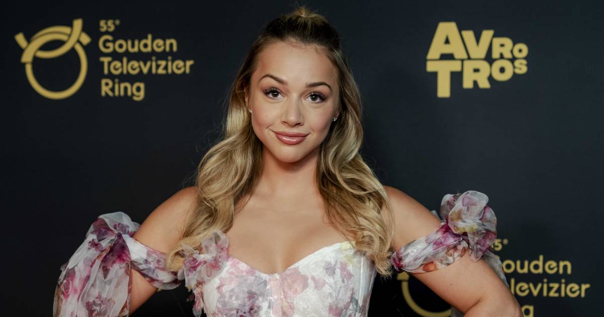 Emma zoenend gekiekt en Suzan betrapt gamende Freek in ondergoed | Show | AD.nl