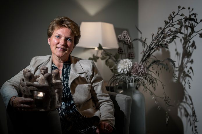 Claudia van Hoorn (53) begeleidt mensen die in rouw zitten.