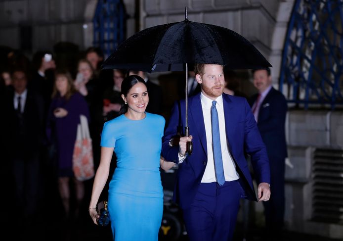Stralend gelukkige Harry en Meghan trotseren regen tijdens laatste dagen in Londen