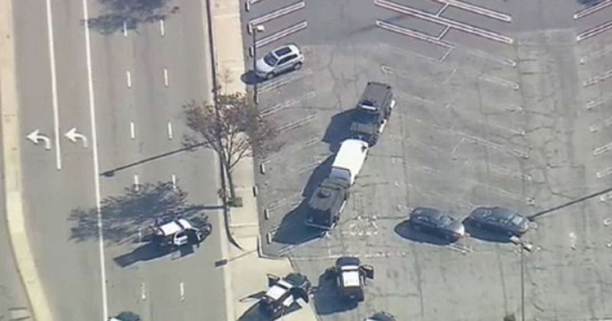 Sospetto di sparatoria in California trovato morto in un furgone, polizia: “il tiratore si è suicidato” |  All’estero