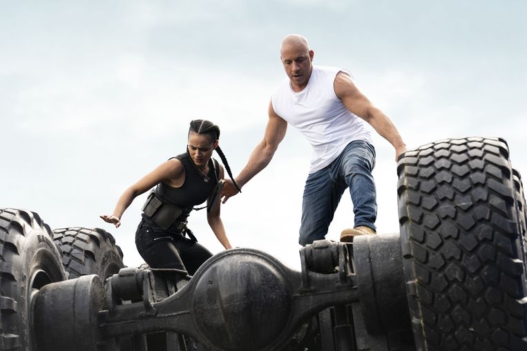 Nathalie Emmanuel en Vin Diesel in F9.  Beeld 