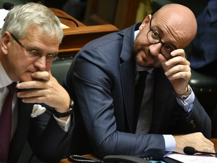 Vicepremier Kris Peeters (die gisteren de onderhandelingstafel verliet) en de Belgische premier Charles Michel