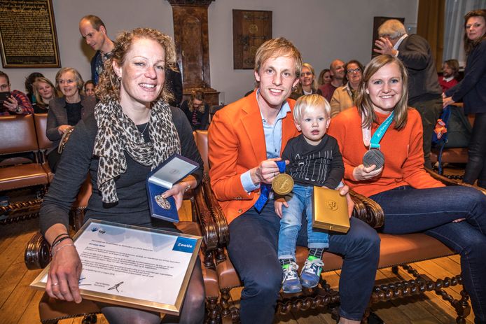 Kirsten Wild kreeg de erepenning van Zwolle. Ronald Mulder en Lotte van Beek, die de erepenning al hadden, mochten vanwege hun olympische prestaties het gouden sportboek tekenen.