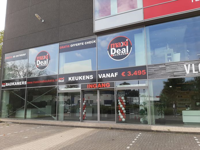 De failliete keukenzaak Maxi Deal Keukens aan de Wegtersweg in Hengelo.