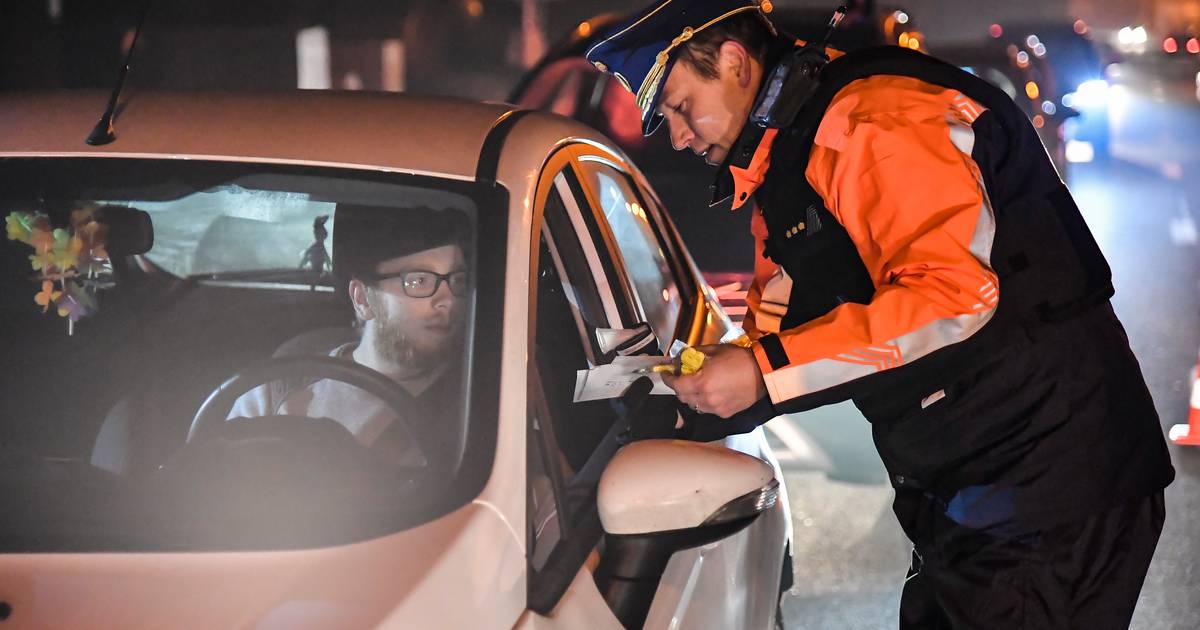 Wie de verkeerswet overtreedt, krijgt in 2018 een zwaardere straf: dit  verandert allemaal | Binnenland | hln.be