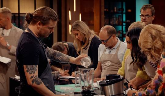 Dat er überhaupt negen semi-eetbare gerechten verschenen, noemde de jury een mirakel: dit was aflevering 3 van ‘Celebrity MasterChef Vlaanderen’