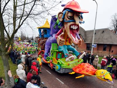 Publiek langs de route klaagt over lawaai, carnavalsoptochten in Dinkelland moeten stiller