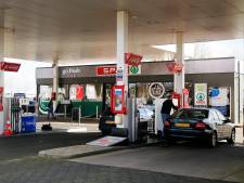 Nergens is de benzine zo duur als bij dit tankstation, en tóch is het megadruk: ‘Geen zin om het uit te zoeken’