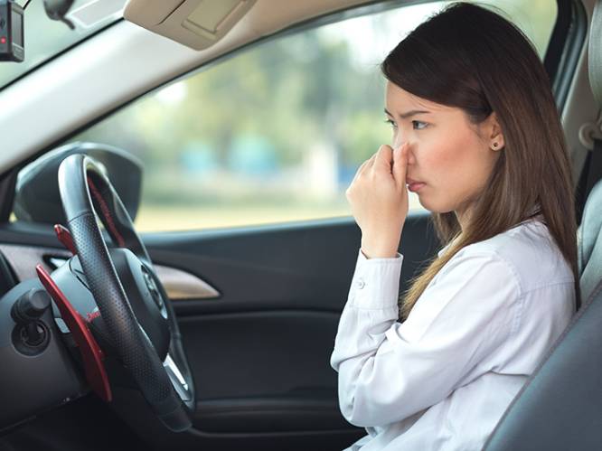 Vieze lucht in je auto? Dit is vaak de oorzaak