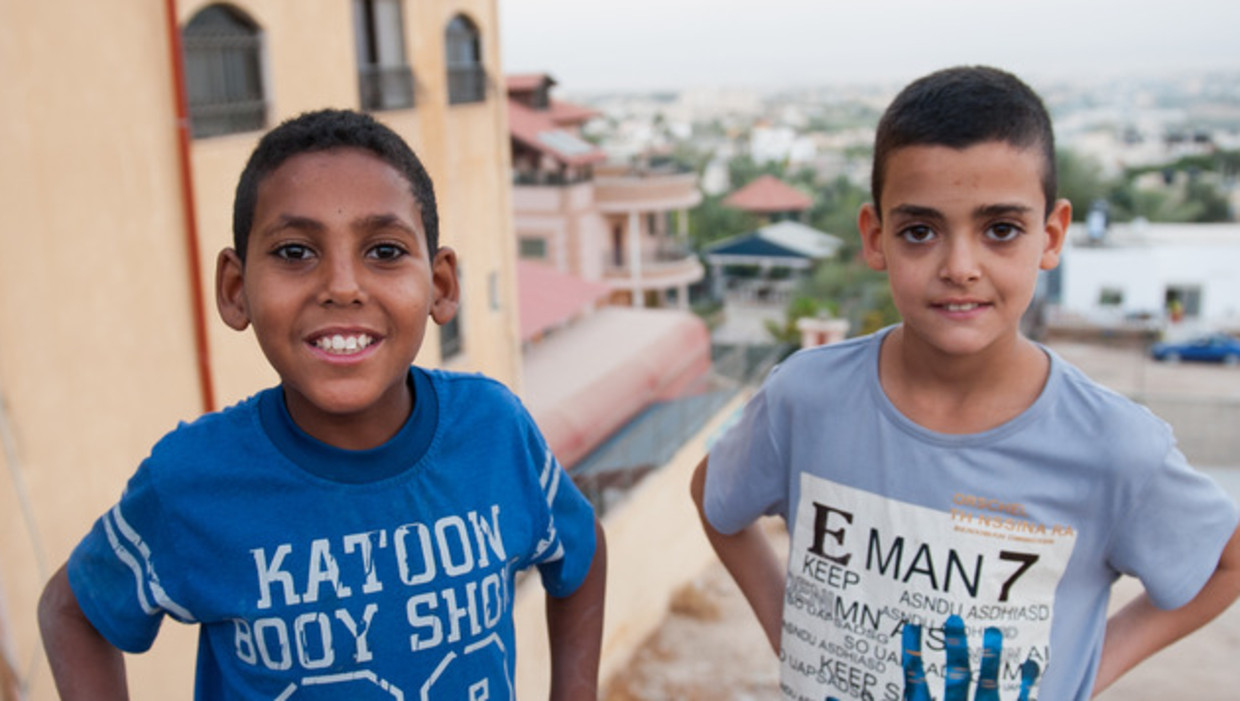 Palestijnse kinderen spelen bij het gebouw van Seeds of Hope van Tass Sadaa. Beeld ChristenUnie