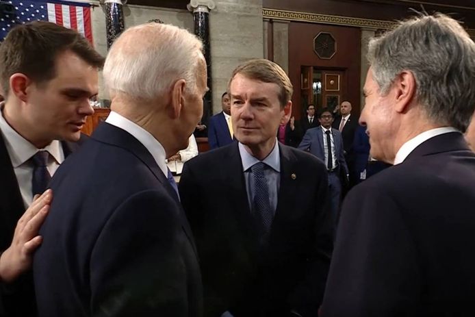 Biden in het Capitool met Michael Bennet, Antony Blinken en Pete Buttigieg.
