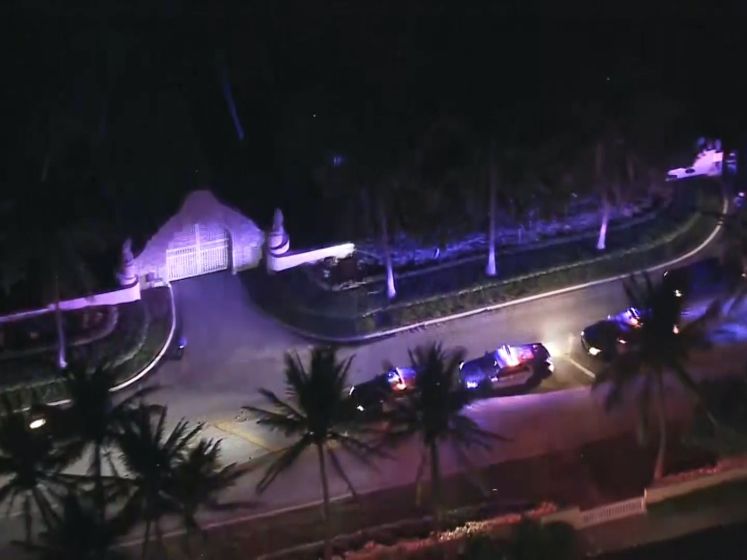 Luchtbeelden tonen politie bij villa van Trump in Florida