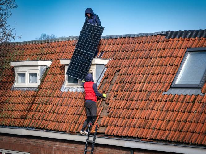 Salderen blijft, maar toch krijgt eigenaar zonnepanelen de rekening