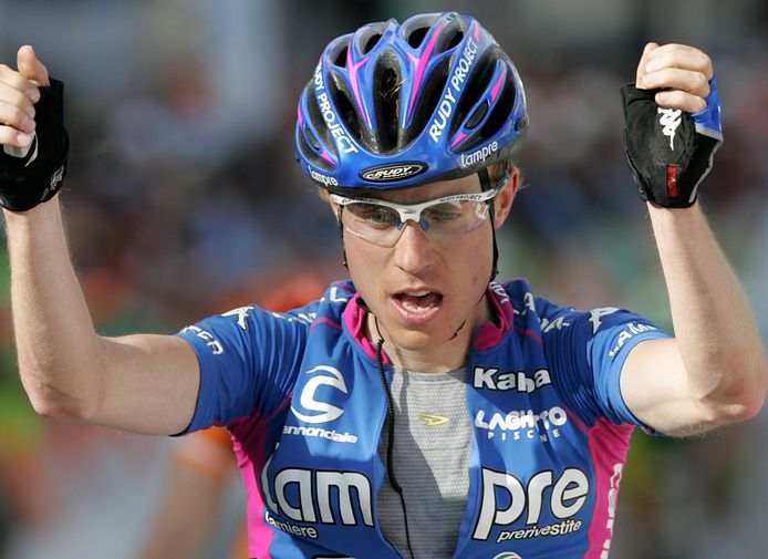 Italy's Damiano Cunego of the Lampre-Caffita team celebrates his victory in the third 146.5-km stage of the Tour de Romandie ProTour cycling race  from the headquarters of the Union Cycliste Internationale (UCI) in Aigle to the Anzere ski resort at an altitude of 1526 metres April 29, 2005. Russian Denis Menchov of the Rabobank team and Colombia's  Santiago Botero Echeverry of the Phonak team were second and third. REUTERS/ARC-Dominic Favre