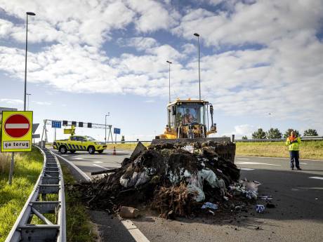 Aannemer André ruimde puin van boeren van snelweg en wordt nu bedreigd: ‘Ik ben erin geluisd’