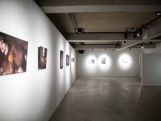 Manu Bloemen opent Galerij van De Adelberg met foto-expo