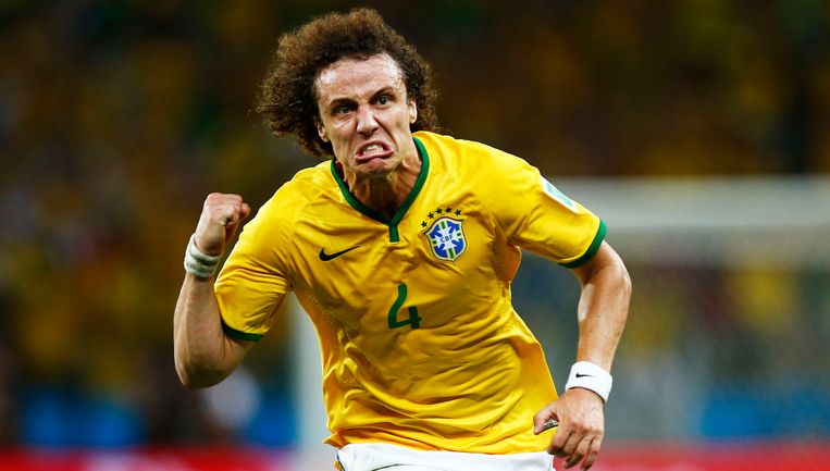 David Luiz uitzinnig van vreugde na zijn weergaloze treffer. Beeld PHOTO_NEWS