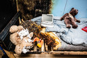 Een laptop kan brand veroorzaken, zeker als die onder de dekens wordt gebruikt om het bed te verwarmen. In de Belevingswoning is de schade te zien.
