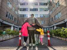 Zieke Haagse vader slaapt met drie kinderen op grond in kantoor: ‘Ik kan ze toch niet op straat laten!’