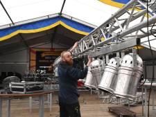 Stormloop op kaarten carnaval, in Grave worden ze met flinke winst doorverkocht