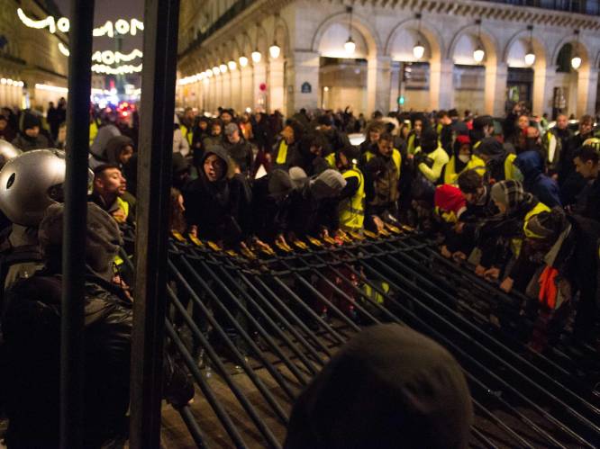 Extra rechters naar Parijs om relschoppers te berechten - 72 procent Fransen steunt ‘gele hesjes’