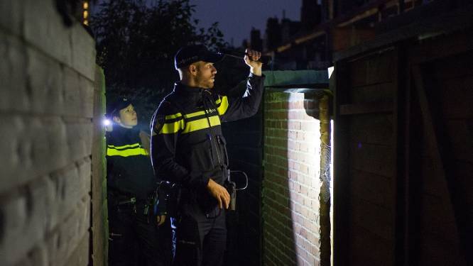 Bewoner betrapt inbreker in woning Tilburg, stapt in zijn auto en achtervolgt hem