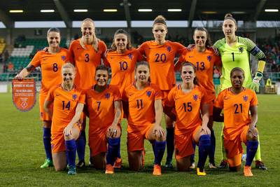 LIVE: Oranje wil meer, poeier van Spitse op de paal