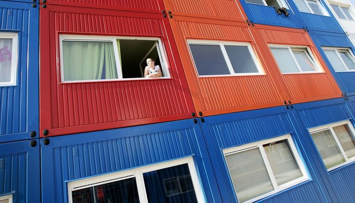 Een studente in een speciale containerwoning