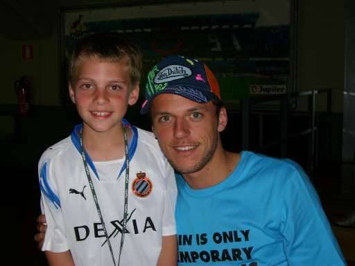 Een van de laatste foto's van Sterchele, met een jonge fan.