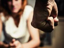 Advocaat woedend: ‘Politiemedewerker mishandelde ex, maar OM hield zaak bij rechter weg’