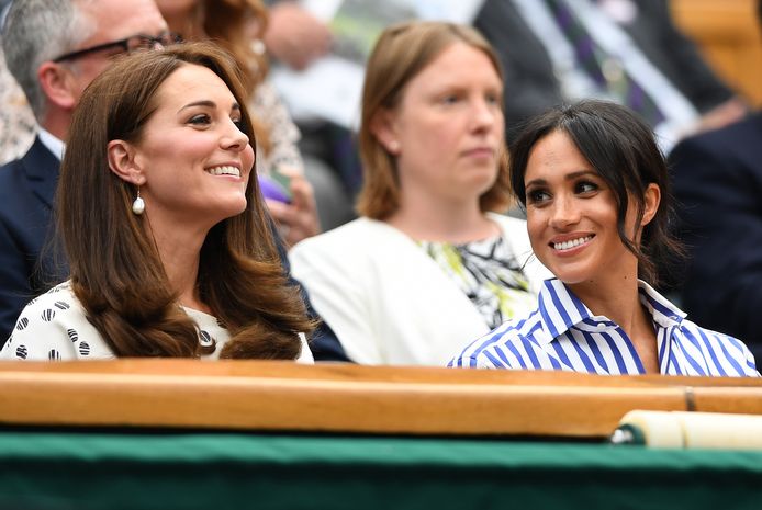 Kate Middleton en Meghan Markle, de vrouwen van de Britse prinsen William en Harry, zaten in de tribune.