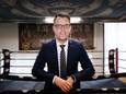 Burgemeester Derk Alssema blijft fysiek fit door drie keer in de week te kickboksen, dat zorgt er ook voor dat hij mentaal fit blijft.