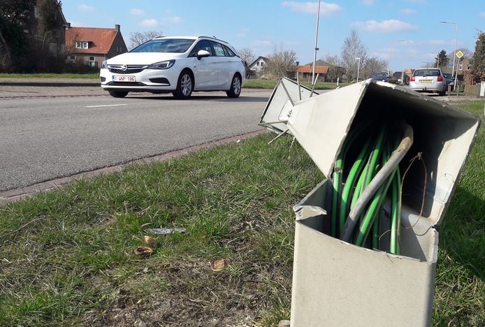 De omgezaagde flitspaal